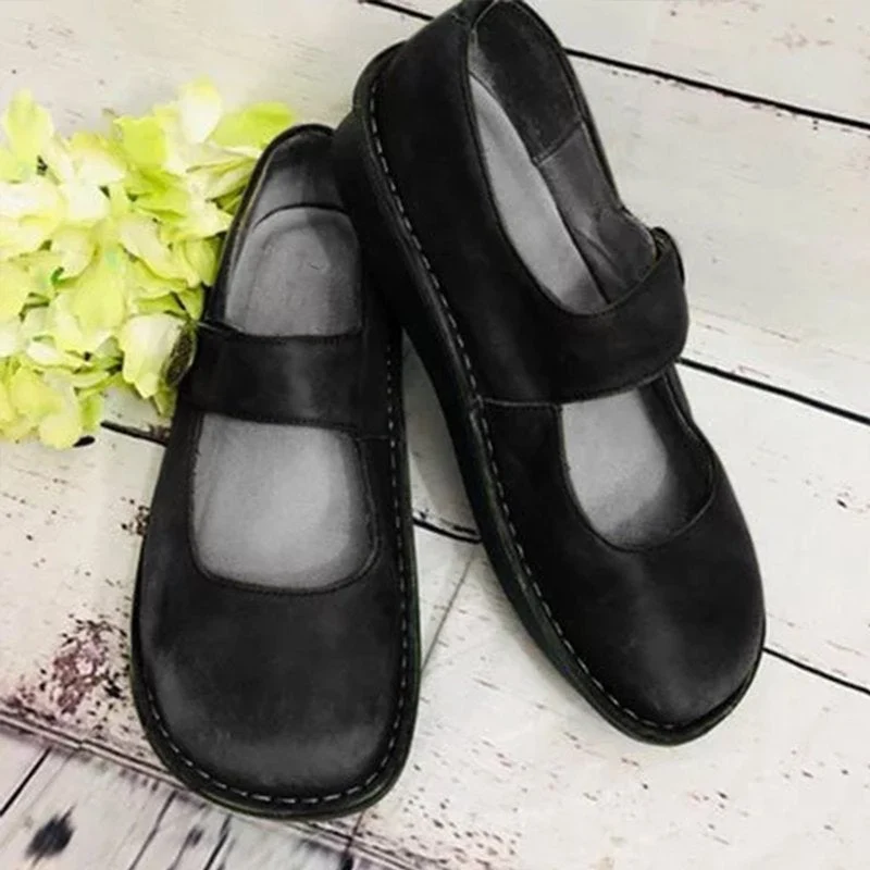 Elegante Damenschuhe mit Dekorationen