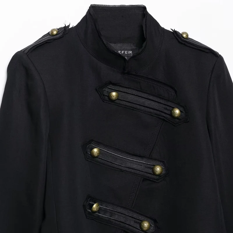 Damen Kurz geschnittene Paradejacke mit Stehkragen und Zierbesatz Nord Taschen