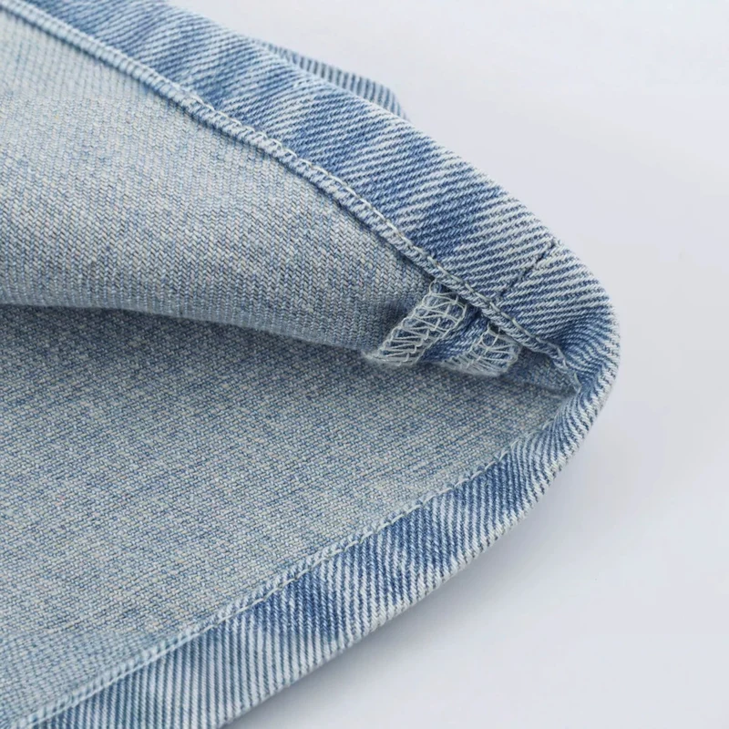 Damen Kurz geschnittene Jeansjacke im Military‑Stil mit dekorativen Kordelapplikationen Nord Taschen