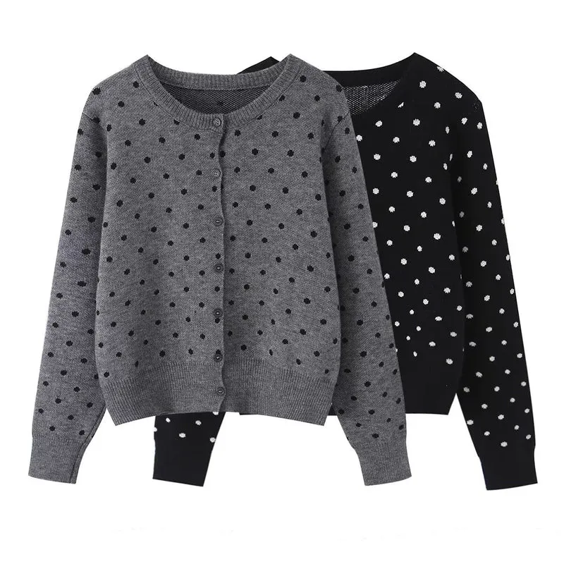 Damen Kurz geschnittene fein gestrickte Cardigan mit Rundhalsausschnitt, Knopfleiste und Allover‑Punktmuster Nord Taschen