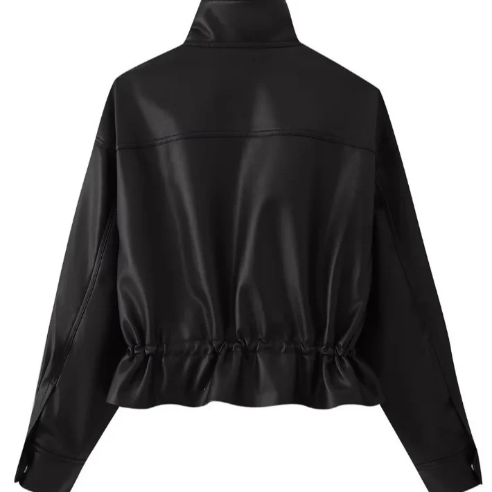 Damen gekürzte Kunstlederjacke mit Stehkragen, Reißverschluss und taillierendem Smok Nord Taschen