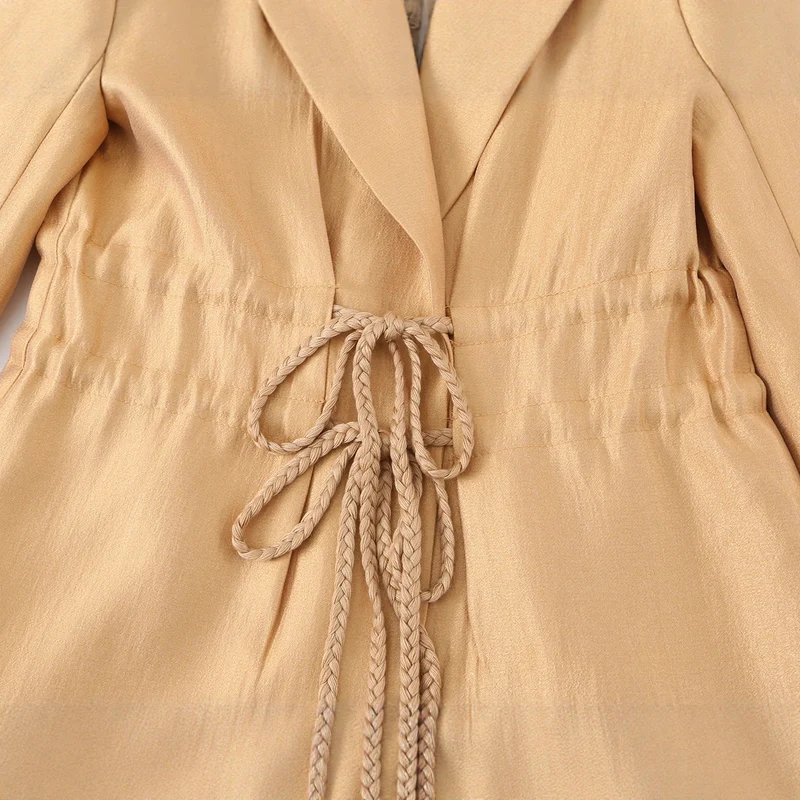 Damen Taillierter Satin-Blazer mit Tunnelzug, Reverskragen und legerer Silhouette Nord Taschen