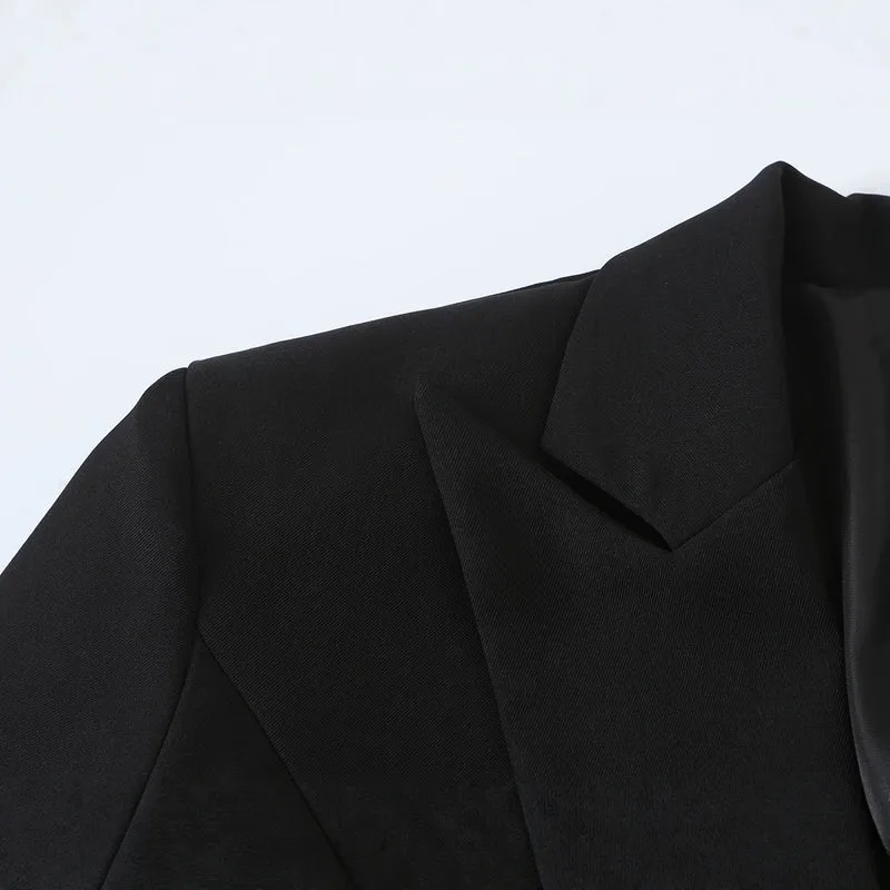 Damen Taillierter Kurzblazer mit dekorativem Metallknopf und Pattentaschen Nord Taschen
