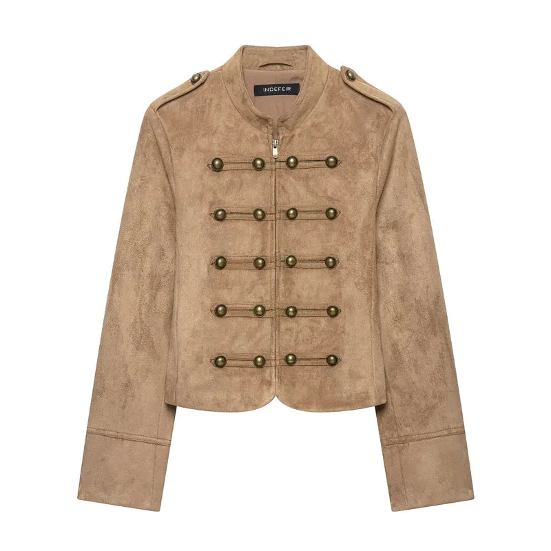 Damen Kurzjacke im Military‑Stil mit Stehkragen und Zierknopf‑Detail Nord Taschen