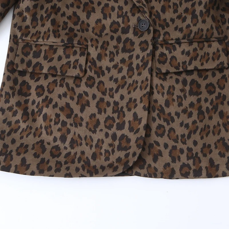 Damen Taillierter Blazer im Leoprint mit Revers und Pattentaschen Nord Taschen