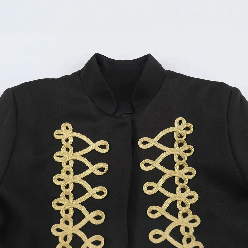 Damen Kurzjacke im Militärstil mit goldener Zierborte und Stehkragen Nord Taschen