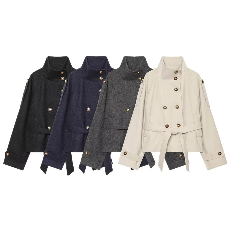 Damen Kurzjacke im Boxy-Cut mit hohem Stehkragen, Taillengürtel und Zierknopfleiste Nord Taschen