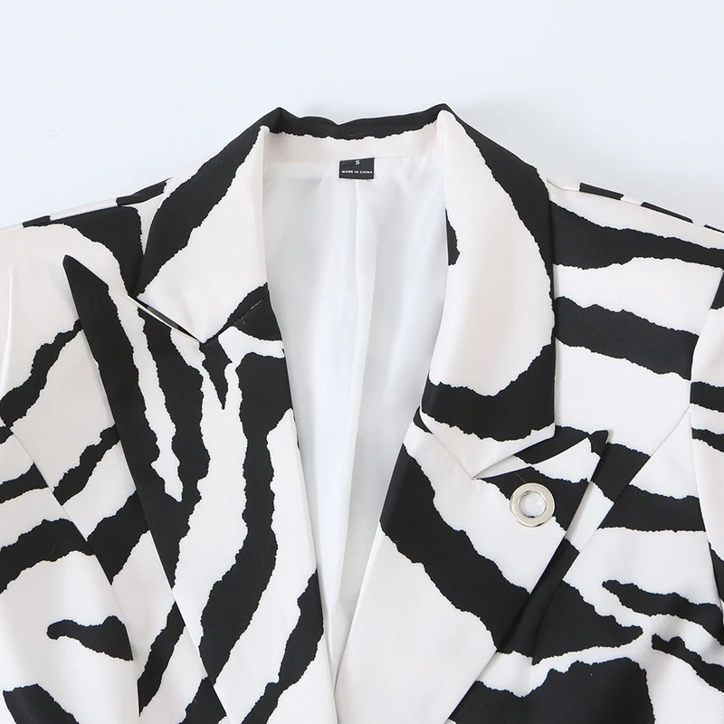 Damen Statement-Zebra-Blazer mit Reverskragen und taillierter Silhouette Nord Taschen