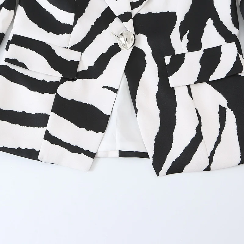 Damen Statement-Zebra-Blazer mit Reverskragen und taillierter Silhouette Nord Taschen