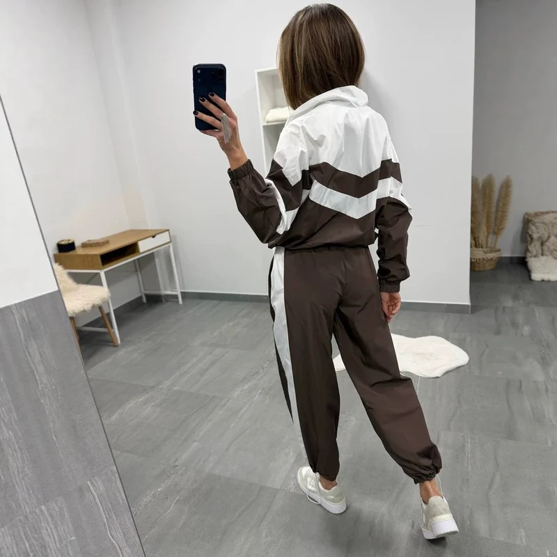 Damen retro Nylon-Trainingsanzug mit Kapuzen-Zipjacke und weiter hochgeschnittener Hose Nord Taschen