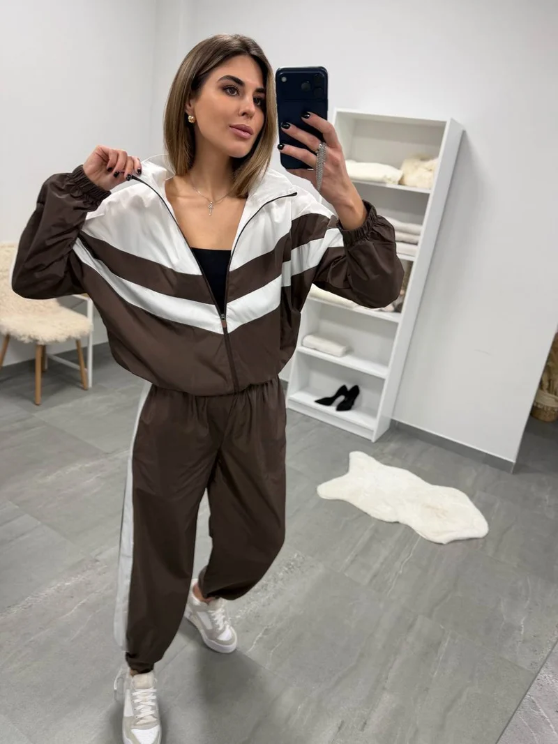 Damen retro Nylon-Trainingsanzug mit Kapuzen-Zipjacke und weiter hochgeschnittener Hose Nord Taschen