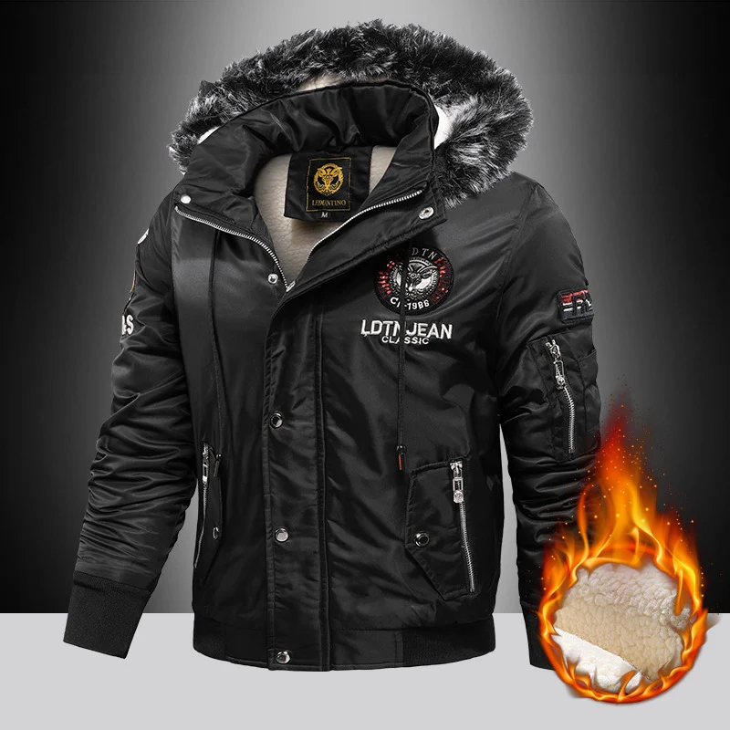 Herren Gepolsterte Bomberjacke mit Teddyfutter, Kunstfellkapuze und Abzeichen Nord Taschen