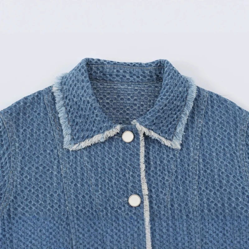 Damen Cropped Boxy-Jeansjacke mit Waffelstruktur, aufgesetzten Pattentaschen und Fransenabschluss Nord Taschen