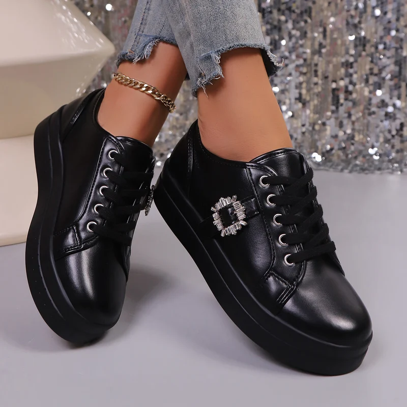 Damen modische Plateausneakers aus hochwertigem mit dekorativem Kristallbesatz