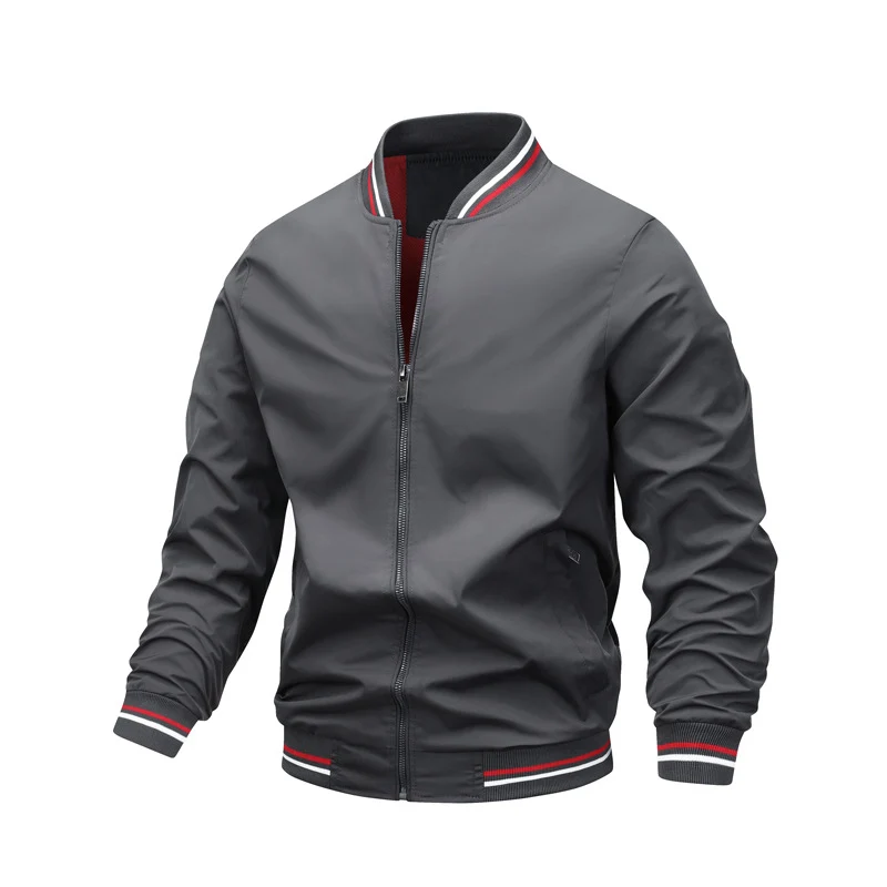 Herren Leichter Bomberblouson aus technischem Nylon mit gestreiften Rippbündchen und kontrastiertem Innenfutter Nord Taschen