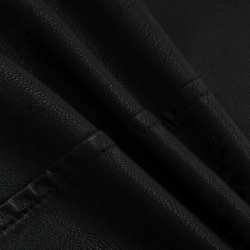 Damen Taillierte Bikerjacke aus Kunstleder mit gesteppter Schulterpartie und asymmetrischem Reißverschluss Nord Taschen