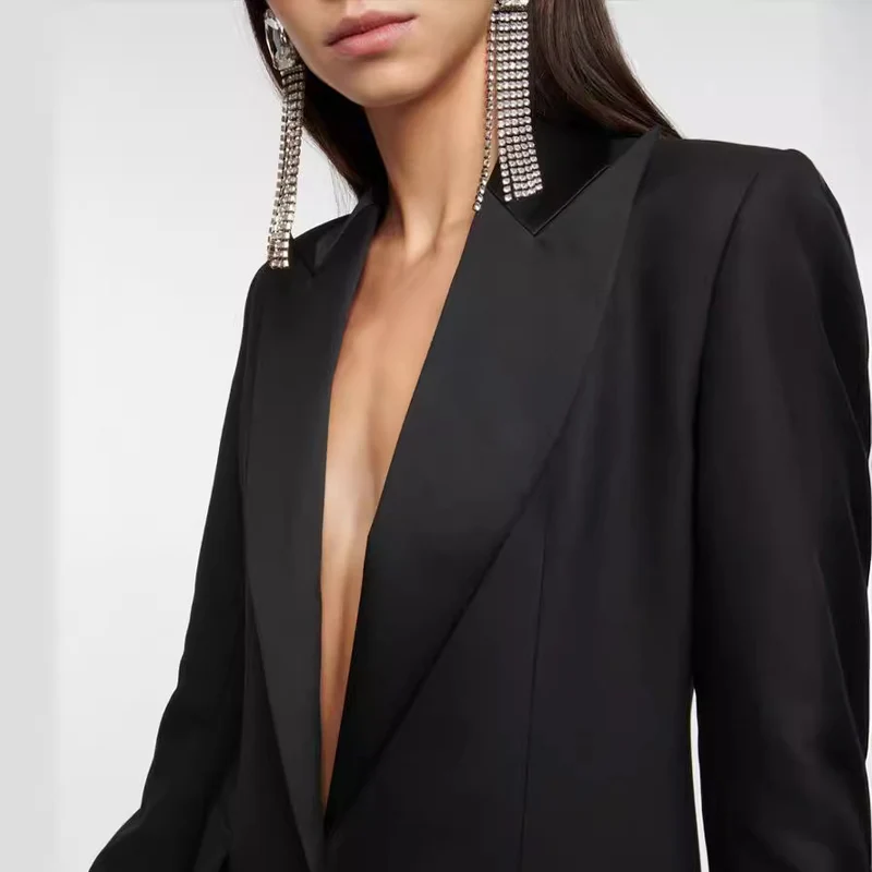Damen Maxikleid im Smokingsakko‑Stil mit tiefem V‑Ausschnitt und tailliertem Ein‑Knopf‑Verschluss Nord Taschen