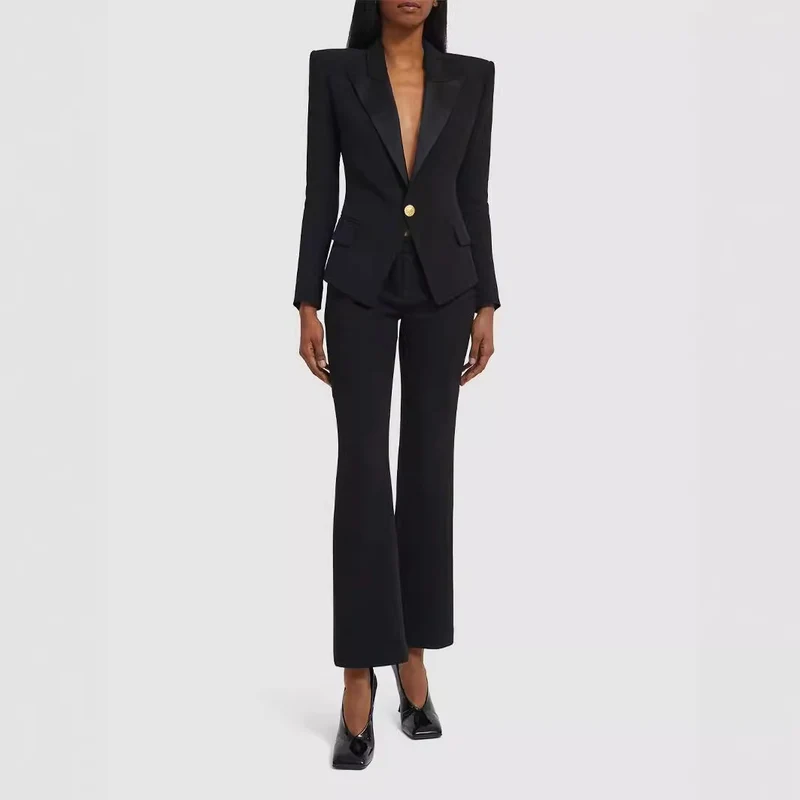 Damen Figurnaher Smokingblazer im Tailoring mit betonter Schulter und goldener Zierknopfleiste Nord Taschen