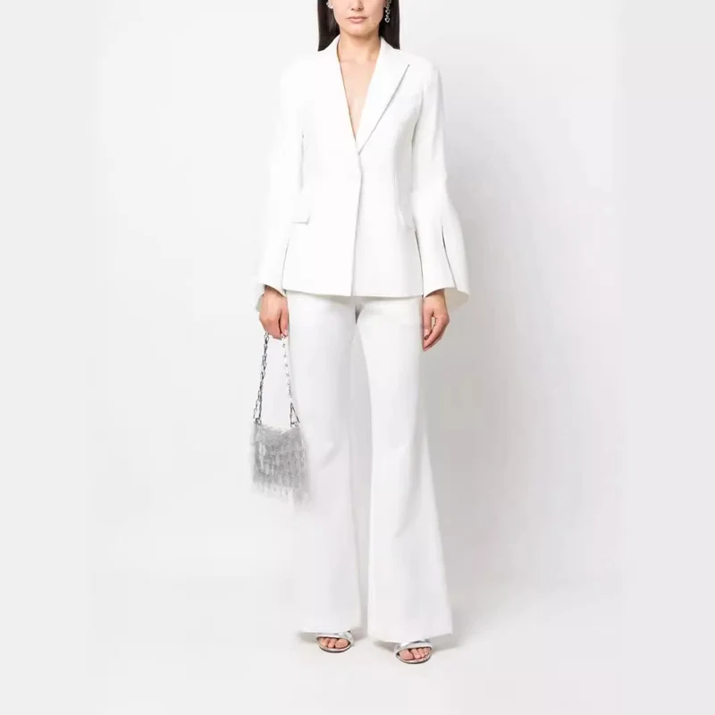 Damen Zweiteiliger Tailoring-Anzug mit tailliertem Einreiher und ausgestellten Ärmelabschlüssen Nord Taschen