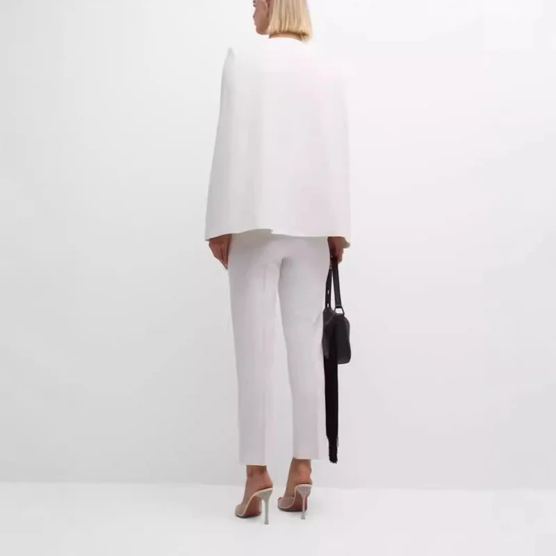 Damen Elegantes Cape‑Blazer‑Set mit offenem Ärmelschlitz und schmaler Anzughose Nord Taschen