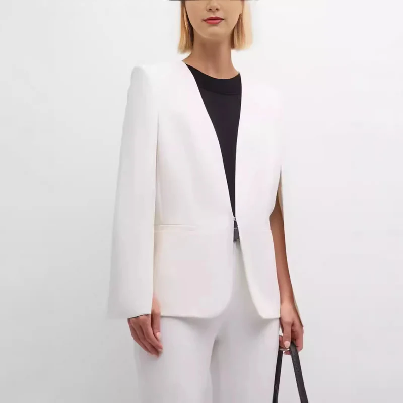 Damen Elegantes Cape‑Blazer‑Set mit offenem Ärmelschlitz und schmaler Anzughose Nord Taschen