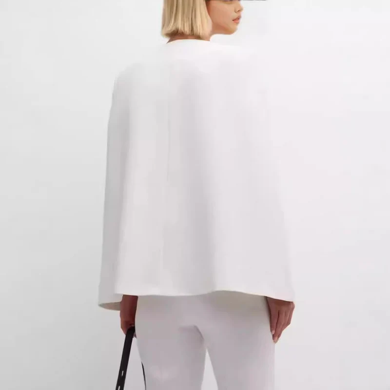 Damen Elegantes Cape‑Blazer‑Set mit offenem Ärmelschlitz und schmaler Anzughose Nord Taschen