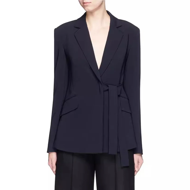 Damen Schalkragen-Wickelblazer mit seitlicher Knotenbindung und Pattentaschen Nord Taschen