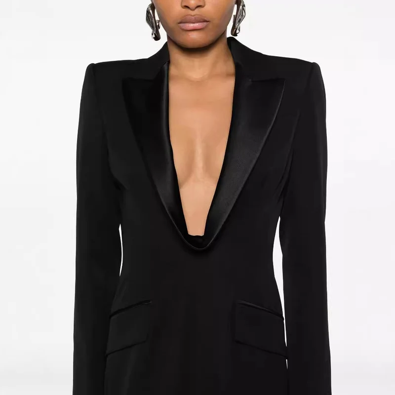 Damen Tailliertes Abend-Maxikleid im Smoking-Blazer-Stil Nord Taschen