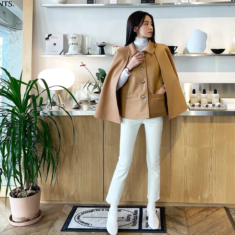 Damen Kurzer Wollmix-Cape-Mantel mit Hemdkragen und aufgesetzten Taschen Nord Taschen