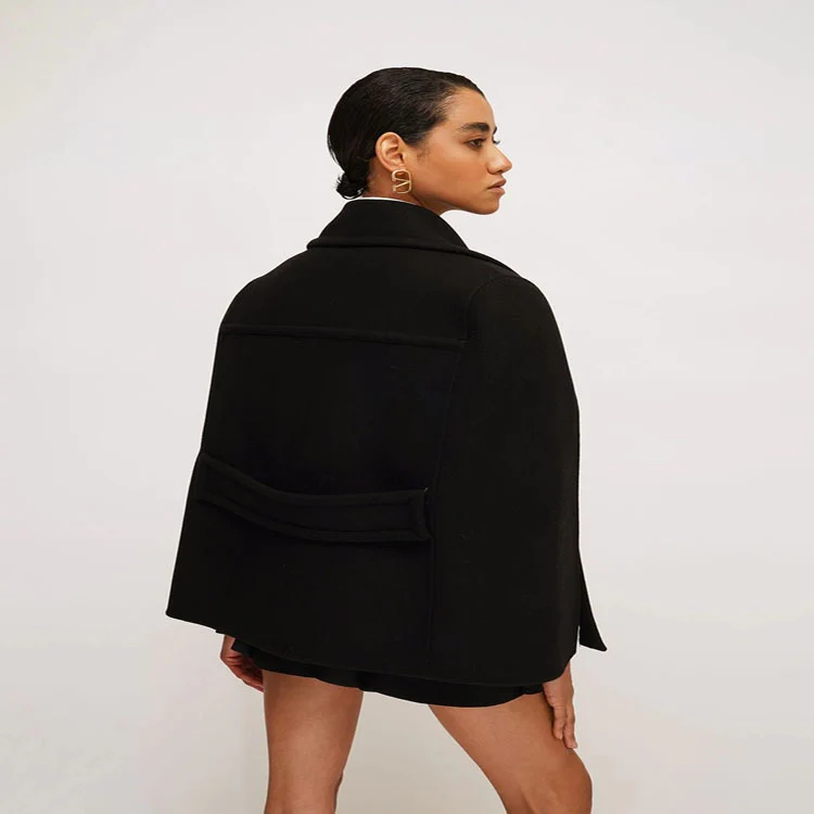 Damen Kurzer Cape‑Blazer im minimalistischen Tailoring mit kastiger Silhouette Nord Taschen