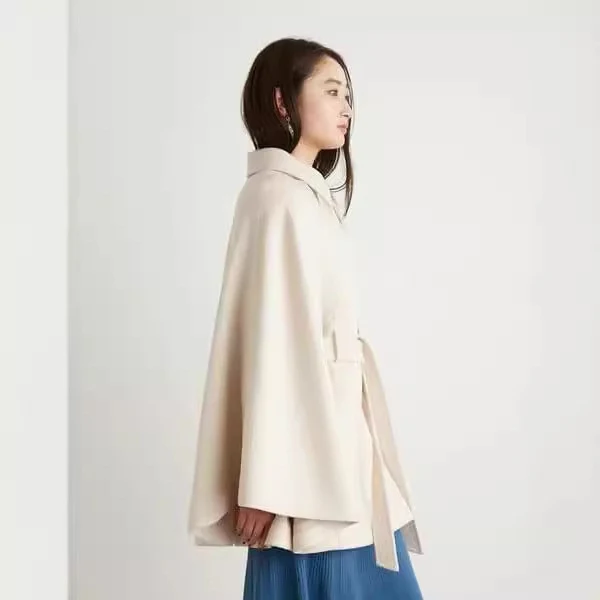 Damen Kurzcape-Mantel im Blazerstil mit Taillengürtel und Hemdkragen Nord Taschen