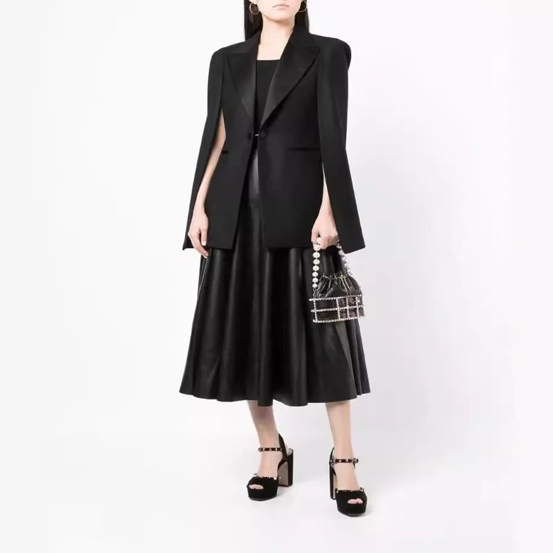 Damen Cape-Blazer mit Schlitzen an den Ärmeln und Satinrevers Nord Taschen