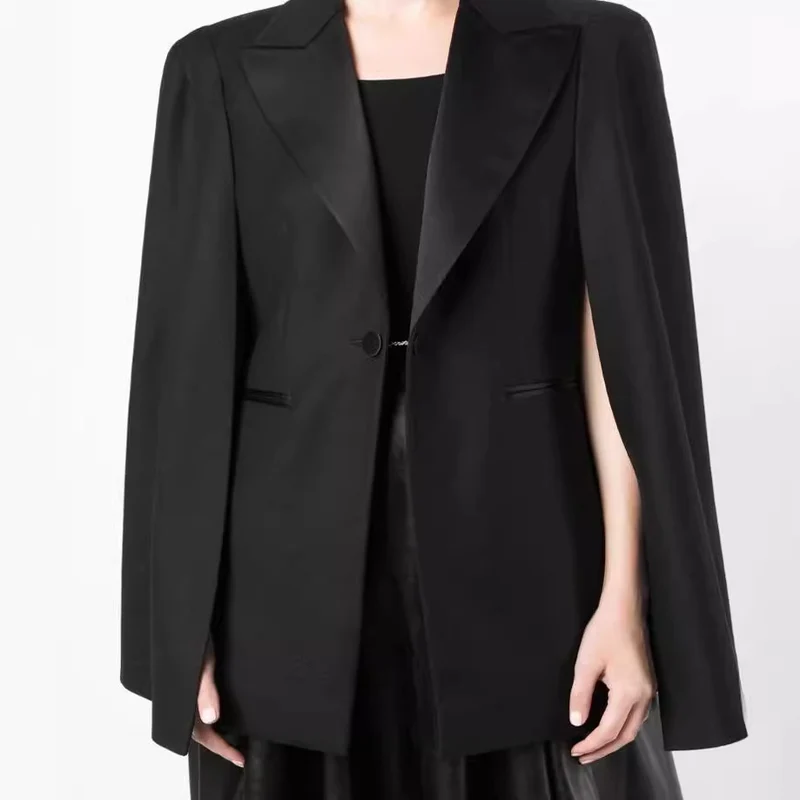 Damen Cape-Blazer mit Schlitzen an den Ärmeln und Satinrevers Nord Taschen