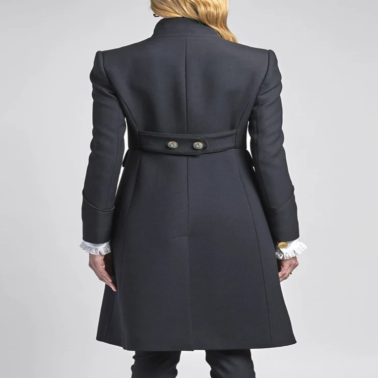 Damen Taillierter Mantel im Uniform‑Tailoring mit Stehkragen, Zierknopfleiste und Pattentaschen Nord Taschen