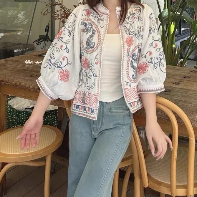 Damen Gestepptes Kimono-Jäckchen mit floraler Stickerei Nord Taschen