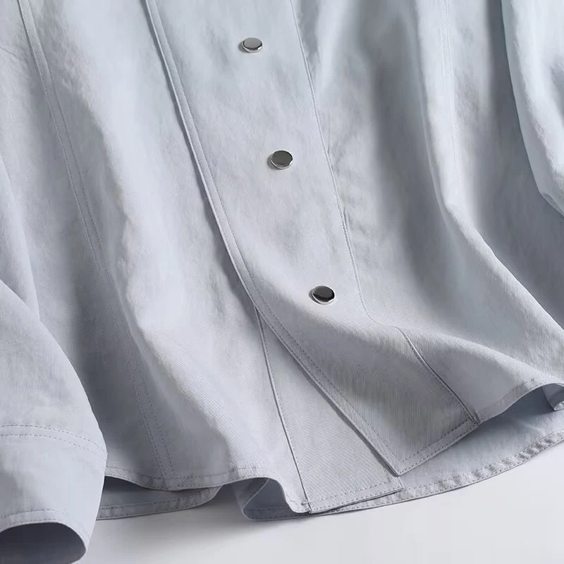 Damen Leichte Oversize-Blusenjacke mit Stehkragen und verdeckter Druckknopfleiste Nord Taschen