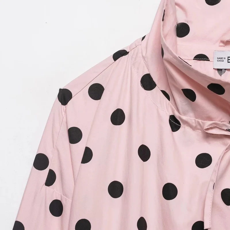 Damen Leichte kurz geschnittene Freizeit-Blousonjacke mit Stehkragen, Tunnelzug und großen Pattentaschen Nord Taschen