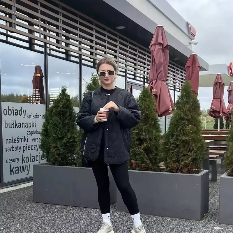 Damen Leicht gesteppte Oversize-Jacke mit Rundhals, Druckknopfleiste und Eingrifftaschen Nord Taschen