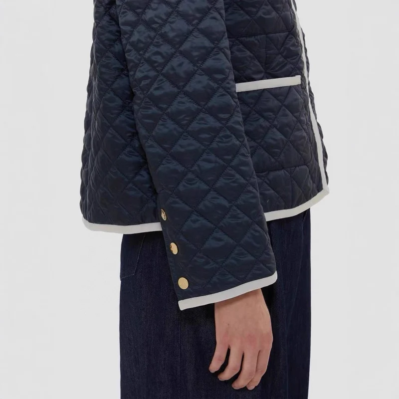 Damen Leicht gesteppte Kurzjacke ohne Kragen mit Kontrastpaspel und durchgehendem Reißverschluss Nord Taschen