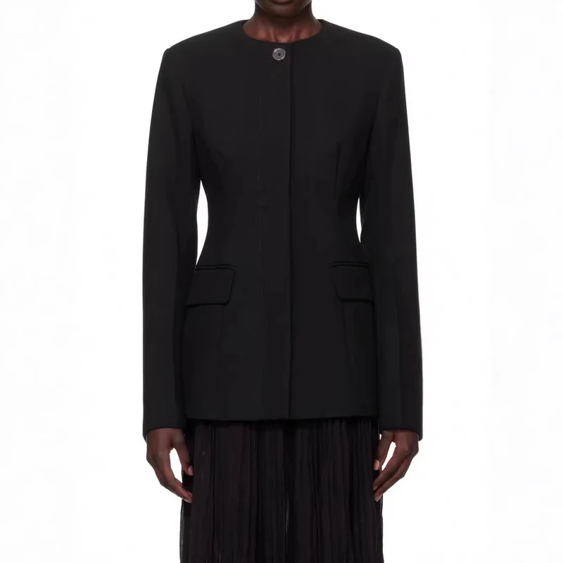 Damen taillierter Einreiher-Blazer mit Rundhalsausschnitt, verdeckter Knopfleiste und Pattentaschen Nord Taschen