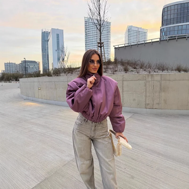 Damen Gepolsterte Cropped-Jacke mit Stehkragen, Tunnelzugsaum und überschnittenen Schulterdetails Nord Taschen