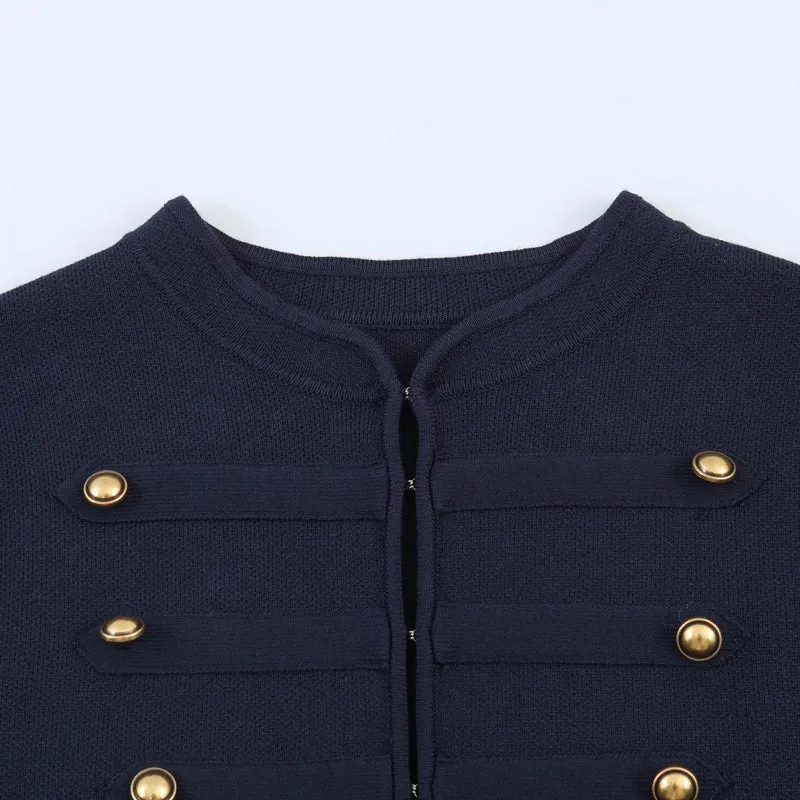 Damen Gekürzte Militärblazer‑Jacke mit Stehkragen, dekorativen Zierriegeln und Goldknöpfen Nord Taschen