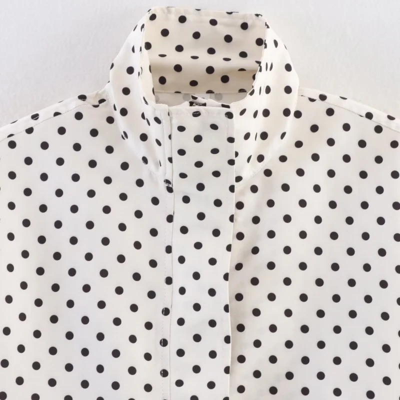 Damen Gekürzte gesteppte Jacke mit Polka‑Dot‑Print, Stehkragen und Tunnelzug Nord Taschen
