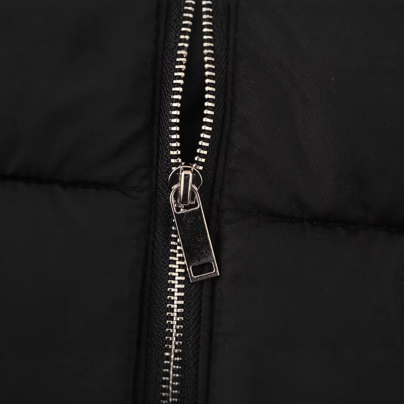 Damen Kurze gesteppte Jacke mit Stehkragen, Reißverschluss und elastischen Bündchen Nord Taschen