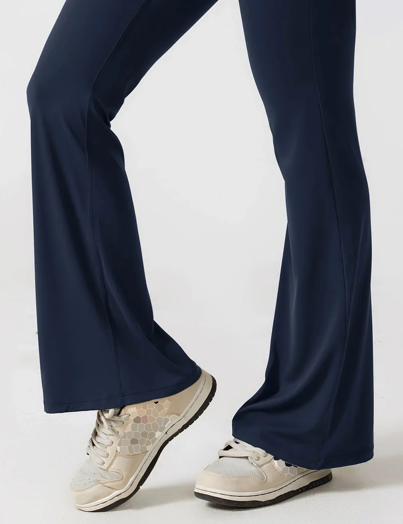 V-Rücken Auslaufender Jumpsuit