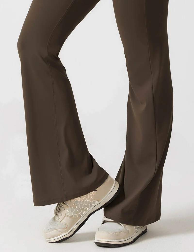 V-Rücken Auslaufender Jumpsuit