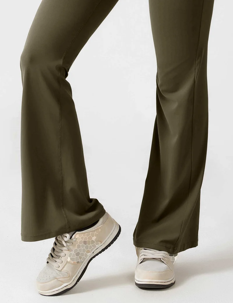 V-Rücken Auslaufender Jumpsuit