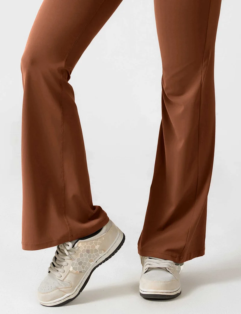 V-Rücken Auslaufender Jumpsuit