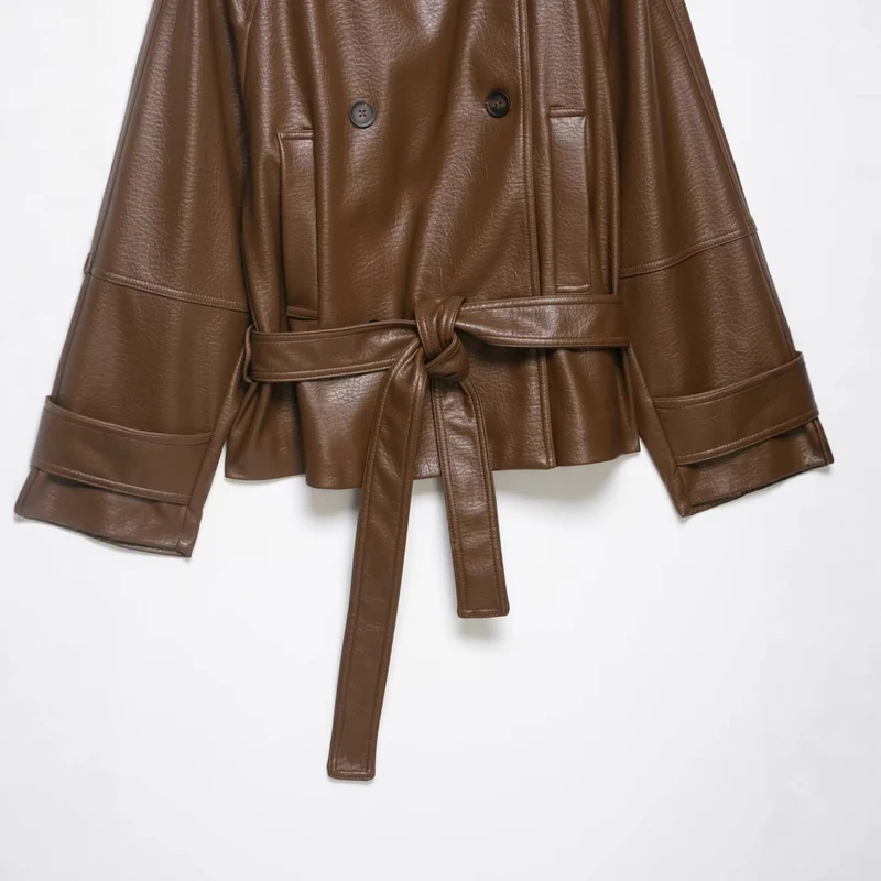 Damen Leder-Trenchcoat mit Bindegürtel, Schulterklappen und oversized Kragen Nord Taschen