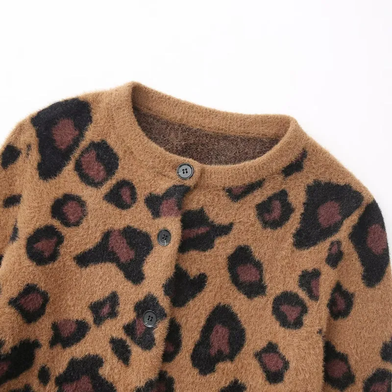 Damen Flauschige Strickjacke im Leo‑Print mit Rundhalsausschnitt und Knopfleiste Nord Taschen